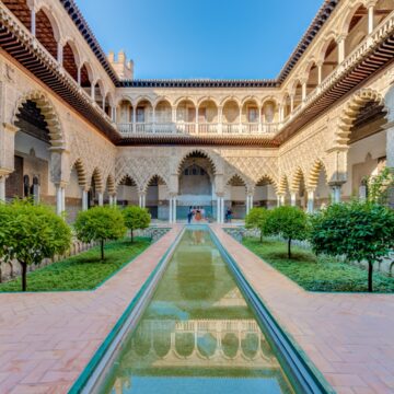 Real Alcázar de Sevilla, en Andalucía, España Sevilla y las nuevas citas: independencia, conversación y confianza